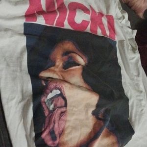 A tee shirt Nicki Minaj